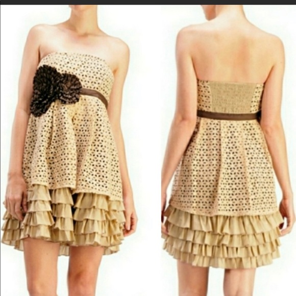Dresses & Skirts - 💕Strapless, Eyelet Flattering Empire Waist Dress